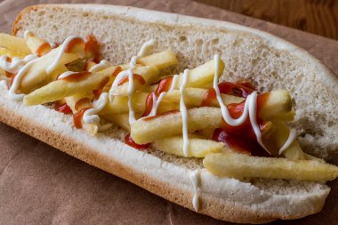 Türk Patso Burger / patates sandviç ketçap ve mayonez ile