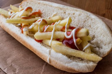 Türk Patso Burger / patates sandviç ketçap ve mayonez ile