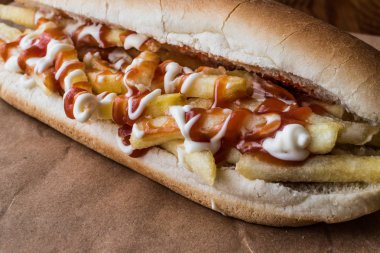 Türk Patso Burger / patates sandviç ketçap ve mayonez ile