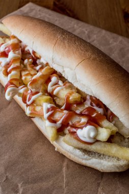 Türk Patso Burger / patates sandviç ketçap ve mayonez ile