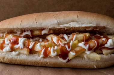 Türk Patso Burger / patates sandviç ketçap ve mayonez ile