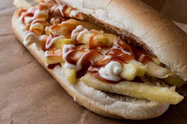 Türk Patso Burger / patates sandviç ketçap ve mayonez ile