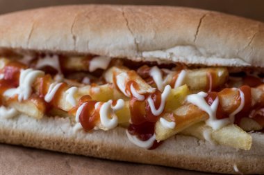 Türk Patso Burger / patates sandviç ketçap ve mayonez ile