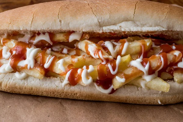 Türk Patso Burger / patates sandviç ketçap ve mayonez ile