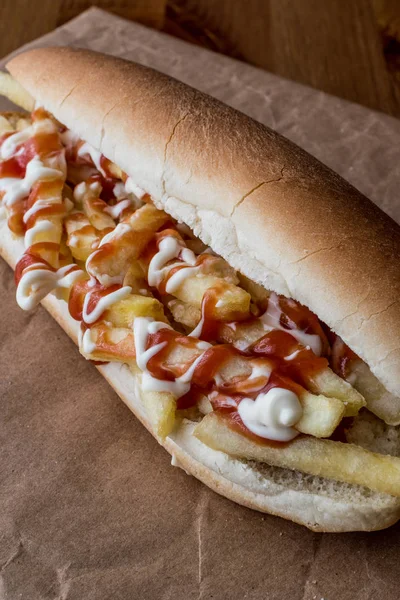 Türk Patso Burger / patates sandviç ketçap ve mayonez ile