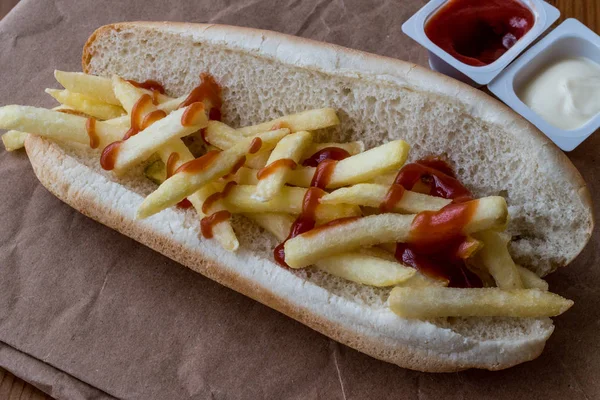 Türk Patso Burger / sandviç patates, ketçap ve mayonez ile