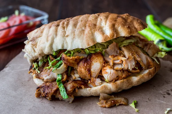 Turkish Chicken Doner Sandwich with pide. — Stock Photo, Image