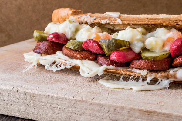 Turkish Toast Ayvalik Tostu / Sandwich with sausage, russian salad, pickle and melted cheese. — Stock Photo, Image