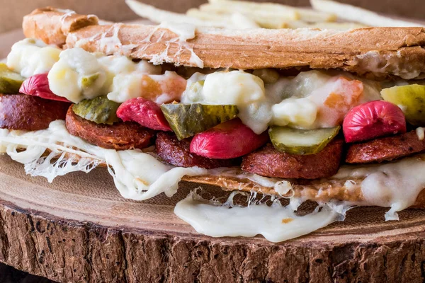 Turkish Toast Ayvalik Tostu / Sandwich with sausage, russian salad, pickle and melted cheese. — Stock Photo, Image