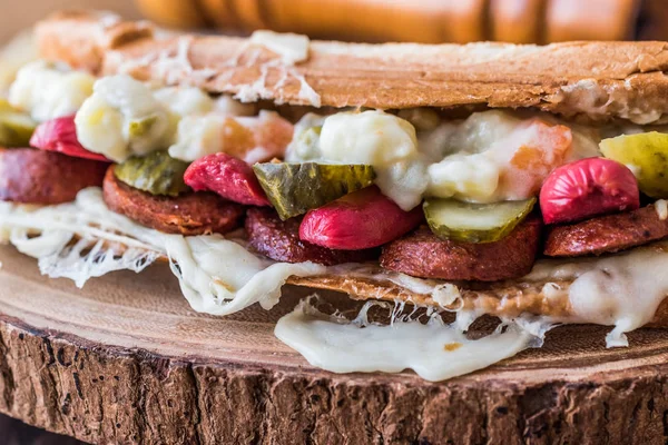 Turkish Toast Ayvalik Tostu / Sandwich with sausage, russian salad, pickle and melted cheese. — Stock Photo, Image