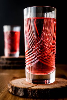 Türk Osmanlı iç gül şerbeti veya kızılcık Serbet kristal cam