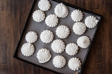 Türk Beze veya Meringues tepsi