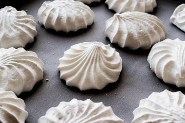 Türk Beze veya Meringues tepsi