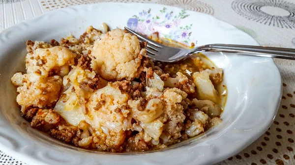 Makanan Turki Kiymali Karnabahar / Cauliflower dengan daging cincang . — Stok Foto