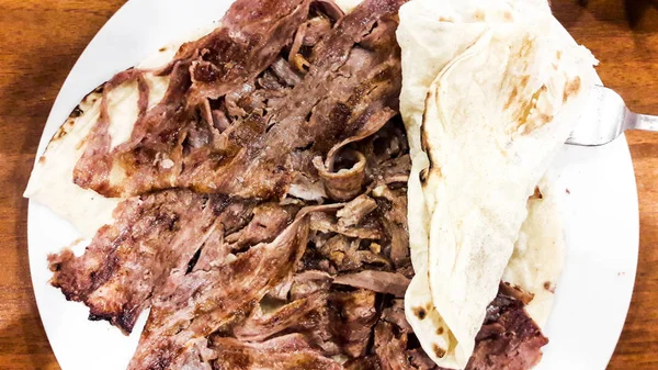 Turkse eten Döner Kebab met lavash — Stockfoto