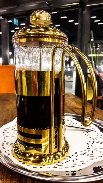 Χρυσό χρώμα γαλλικό τύπο στο café. — Φωτογραφία Αρχείου