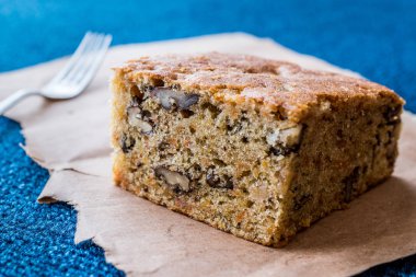 Ceviz ve tarçın havuç kek