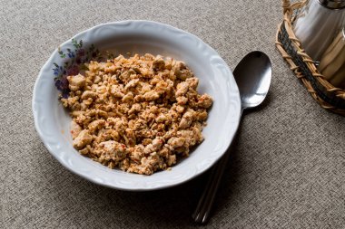 Türk kavrulmuş tavuk parçaları / tavuk kavurma