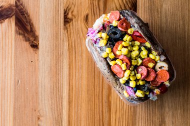 Kumpir / Türk pişmiş patates peynir, Mısır ve sosis ile kopya alanı