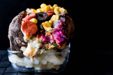 Kumpir / Türk pişmiş patates peynir, Mısır ve sosis ile kopya alanı