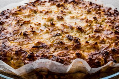 Pırasa ve peynir ile sebze pasta / Pirasali Boregi