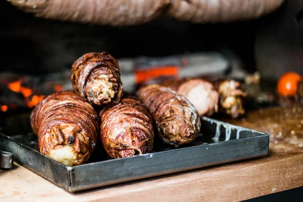 Turkish Street Food Kokorec made with sheep bowel cooked in wood fired oven — Stock Photo, Image