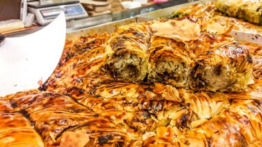 Türk Kol sarımsaklı havuç kıyılmış et ve pastane Vitrini bıçak ile