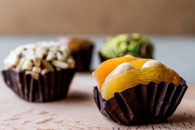 Mix meyve Kuru Kayısı, Antep fıstığı, badem ve incir dolması