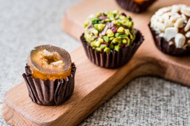 Mix meyve Kuru Kayısı, Antep fıstığı, badem ve incir dolması