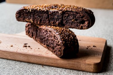 Ay coregi / Türk pasta çikolata, susam ve kuru üzüm ile