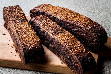 Ay coregi / Türk pasta çikolata, susam ve kuru üzüm ile