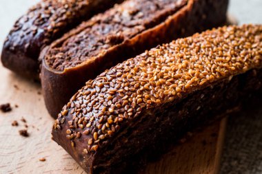 Ay coregi / Türk pasta çikolata, susam ve kuru üzüm ile