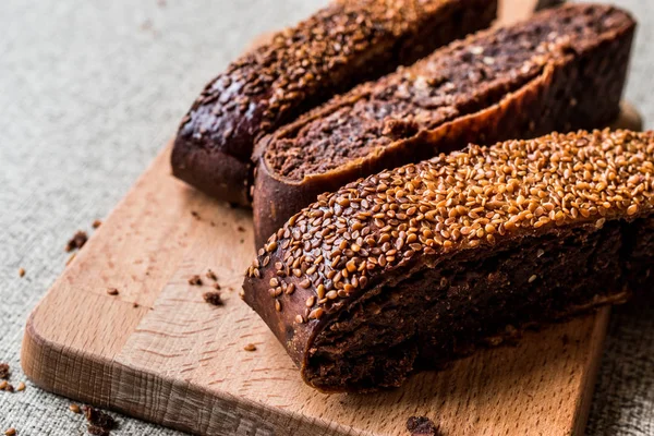 Ay coregi / Türk pasta çikolata, susam ve kuru üzüm ile