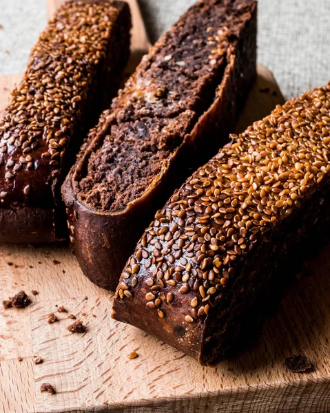 Ay coregi / Türk pasta çikolata, susam ve kuru üzüm ile