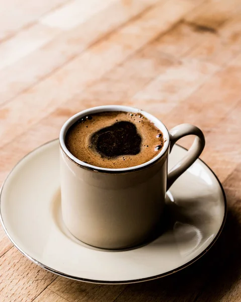 Café turco en una taza. espacio de copia . — Foto de Stock