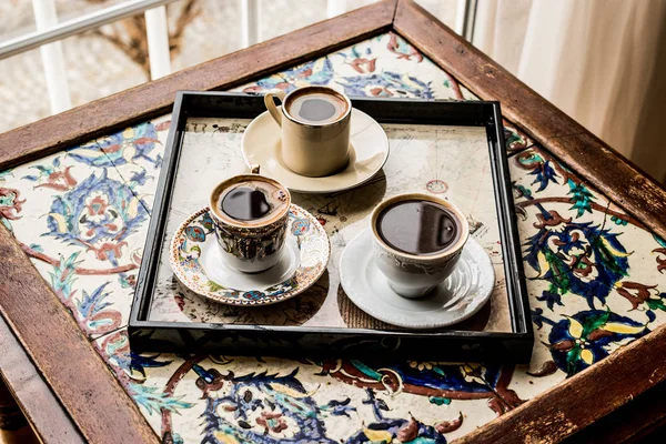 Café turco en la superficie otomana . — Foto de Stock