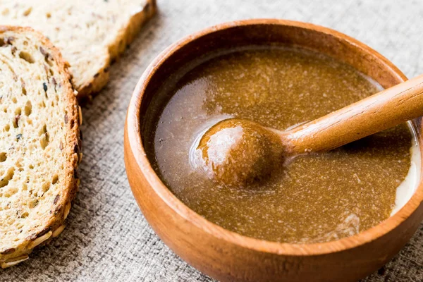 Türkisches tahin pekmez / tahini und melasse — Stockfoto