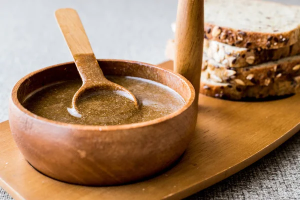 Türkisches tahin pekmez / tahini und melasse — Stockfoto