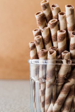 Gofret cam bardakta rulo.