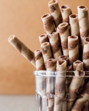 Gofret cam bardakta rulo.