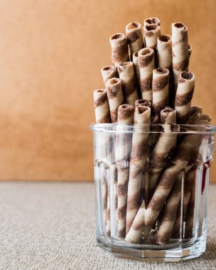 Gofret cam bardakta rulo.