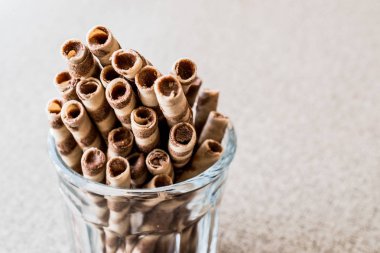 Gofret cam bardakta rulo.