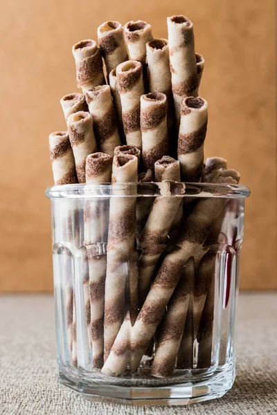 Gofret cam bardakta rulo.