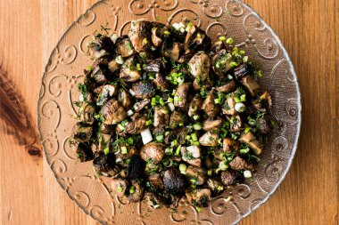 Cam kase mantar salatası.