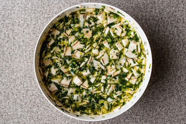 Artisjok salade in witte kom — Stockfoto