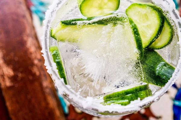 Gin Tonic Cocktail with cucumber slices and ice. — Stock Photo, Image