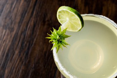 Klasik Margarita kokteyl limon ve tuz.