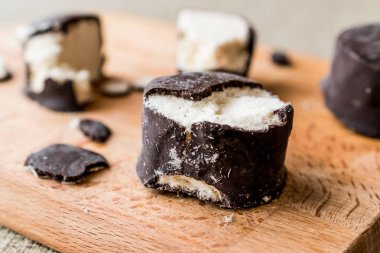 Pamuk şeker çikolata ile / Cikolatali Pismaniye. 