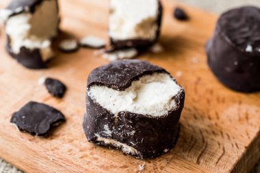 Pamuk şeker çikolata ile / Cikolatali Pismaniye.