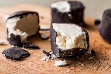 Pamuk şeker çikolata ile / Cikolatali Pismaniye. 